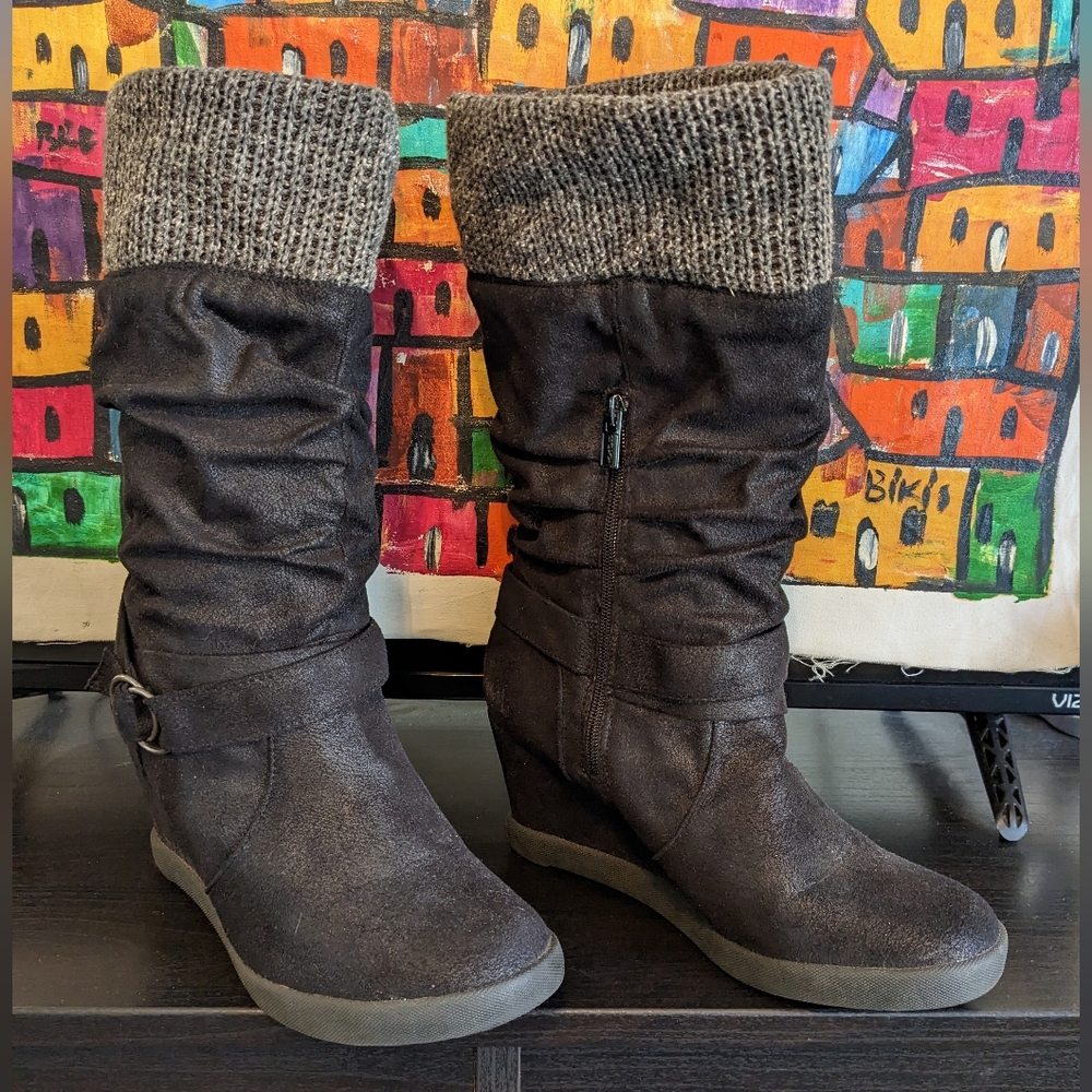 Tall black wedge boots Roxy brand size 10 10M grey knitted cuffs silver hardware